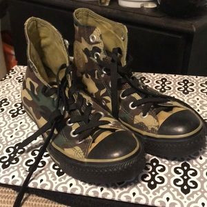 Army print high top converse